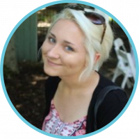 Headshot Image - Molly-02